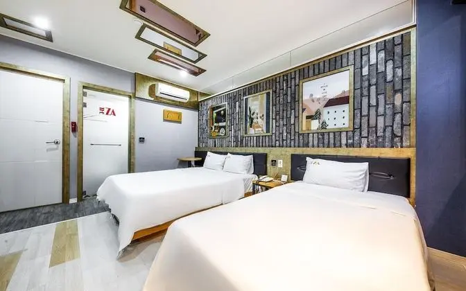 Oda (Twin (with styler Netflix available))