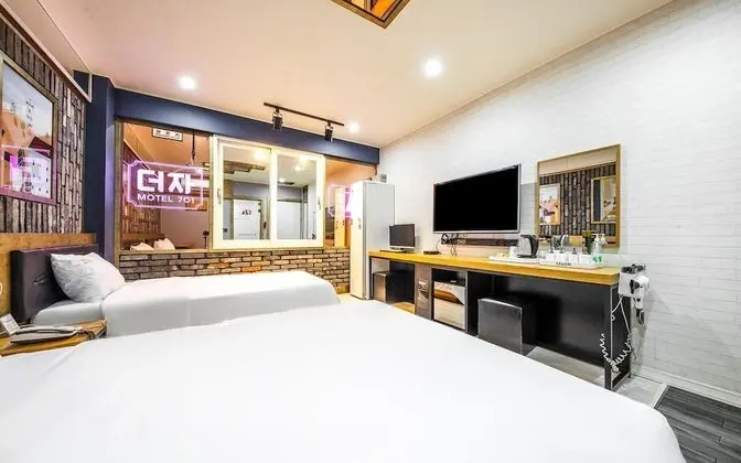 Oda (Twin (with styler Netflix available))