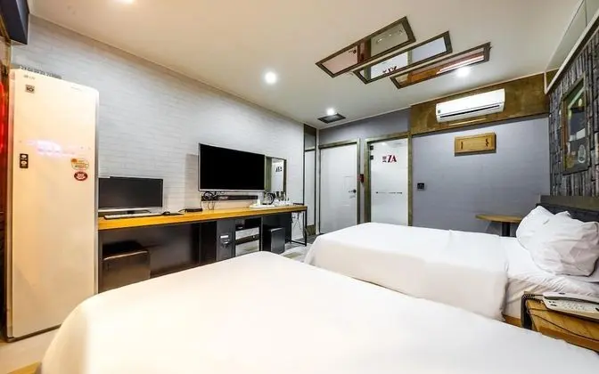 Oda (Twin (with styler Netflix available))