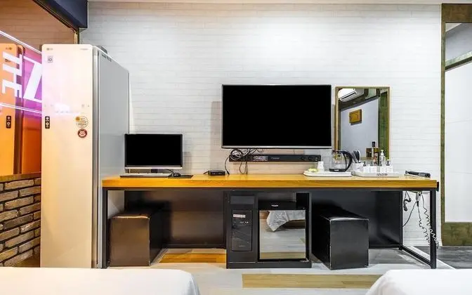 Oda (Twin (with styler Netflix available))