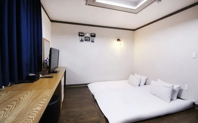 Oda (Hansil (bedless room Netflix availabl)