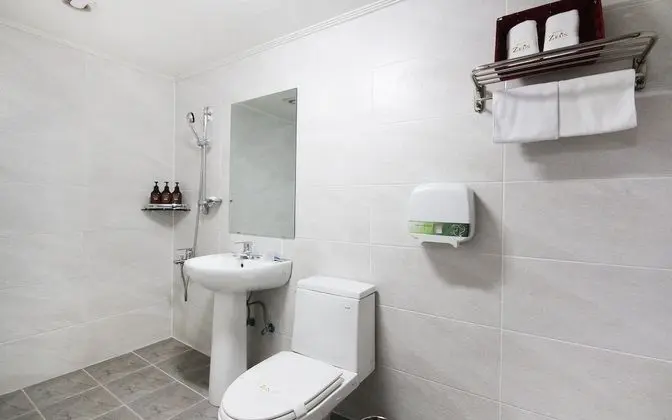 Oda (Hansil (bedless room Netflix availabl)