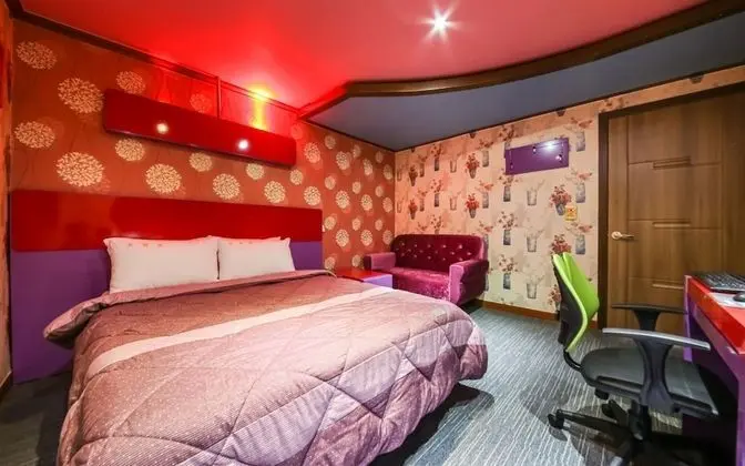 Oda (Semi-Special Room (Netflix viewing av)