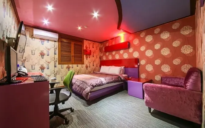 Oda (Semi-Special Room (Netflix viewing av)