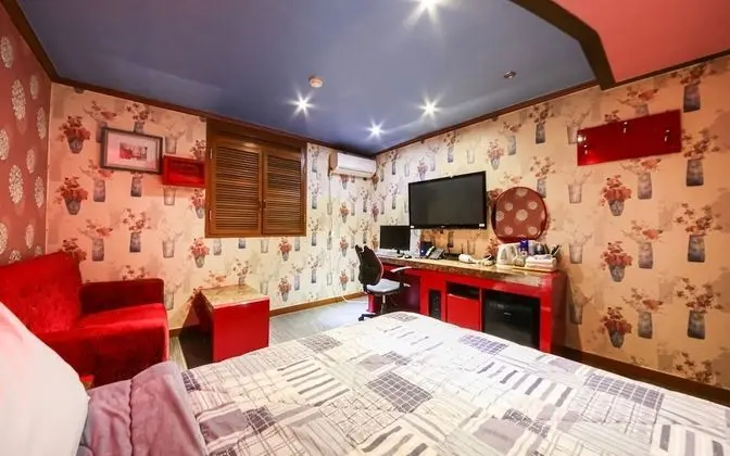 Oda (Semi-Special Room (Netflix viewing av)