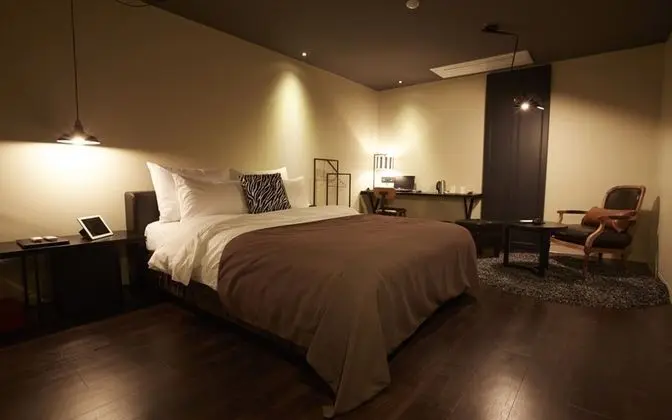 Oda (Deluxe (Netflix available Simmons bed)