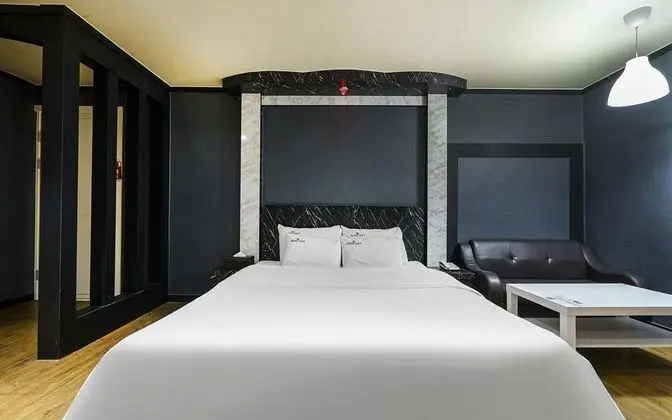 Oda (Deluxe rooms (65 inch TV Netflix air )