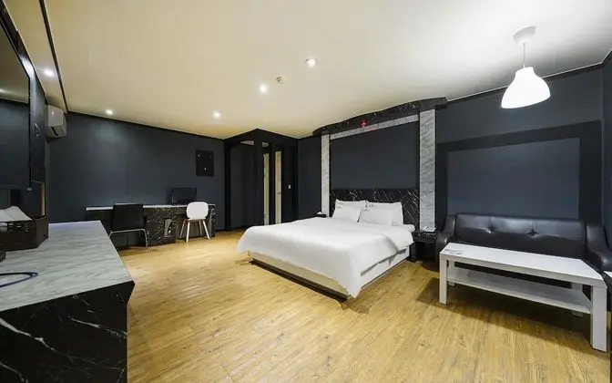 Oda (Deluxe rooms (65 inch TV Netflix air )