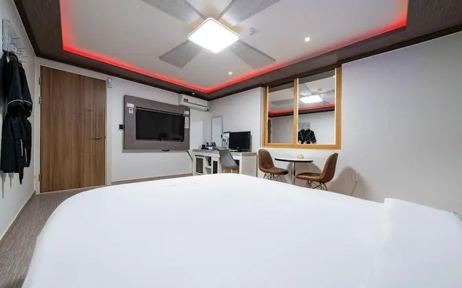 Oda (Deluxe rooms (Netflix Disney+ TVING W)