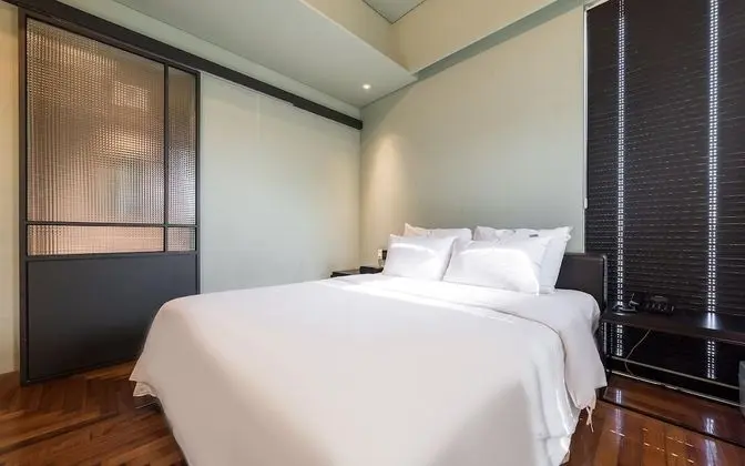 Oda (Suite (Netflix available seminar room)