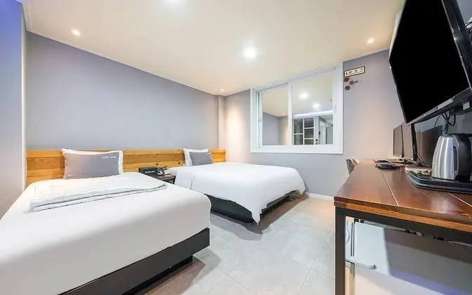 Oda (Deluxe room twin (double + single + s)