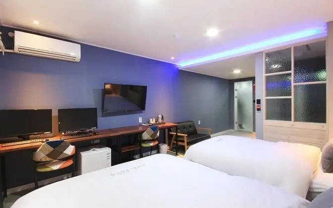 Oda (Deluxe room twin (double + single + s)