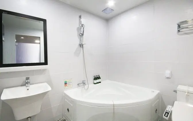 Oda (Deluxe room twin (double + single + s)