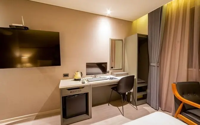 Oda (Twin-single+single (although Netflix )