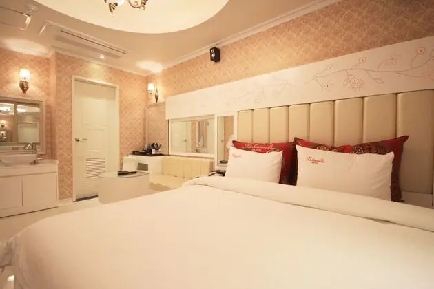 Oda (Standard Double (Latex Bed Netflix Av)