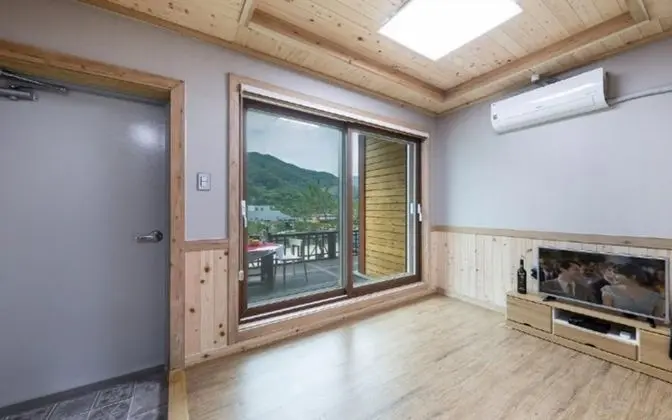 Oda (Cornus Fruit Room)