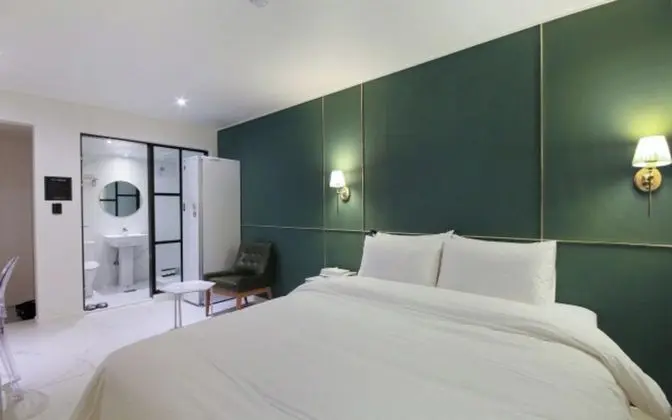 Oda (Deluxe (with styler + latex bed + iro)