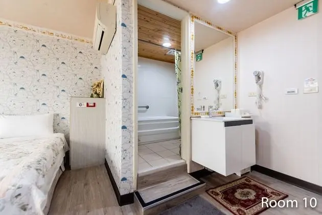 Tek Büyük Yataklı Oda, Küvet, Şehir Manzaralı