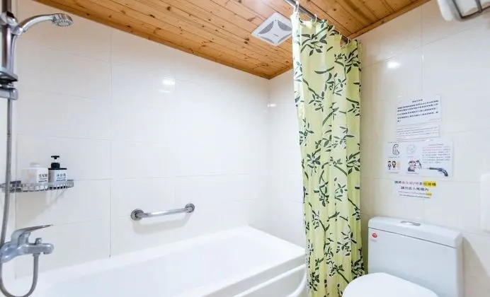 Tek Büyük Yataklı Oda, Küvet, Şehir Manzaralı