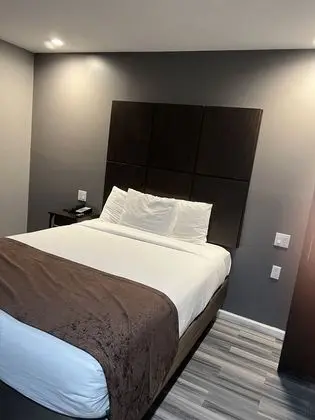 Standard Oda, 1 Büyük (Queen) Boy Yatak, Sigara İçilmez (Five Bedroom House)