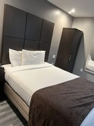 Standard Oda, 1 Büyük (Queen) Boy Yatak, Sigara İçilmez (Five Bedroom House)