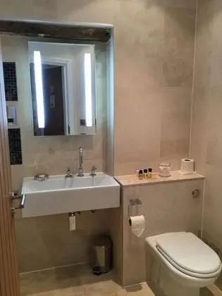 Deluxe Tek Büyük Yataklı Oda, Banyolu/Duşlu, Deniz Manzaralı (Room 1 & 4- Super King)