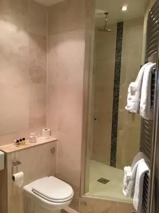 Deluxe Tek Büyük Yataklı Oda, Banyolu/Duşlu, Deniz Manzaralı (Room 1 & 4- Super King)
