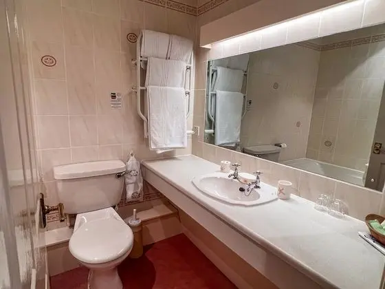İki Ayrı Yataklı Oda, Banyolu/Duşlu