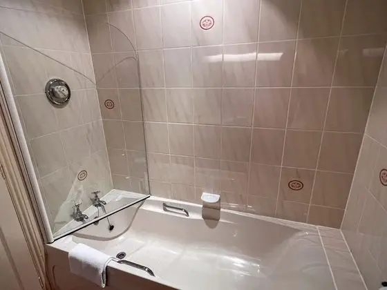 İki Ayrı Yataklı Oda, Banyolu/Duşlu