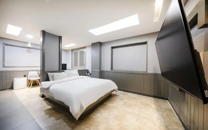 Oda (Deluxe suite A (Netflix available 75-)