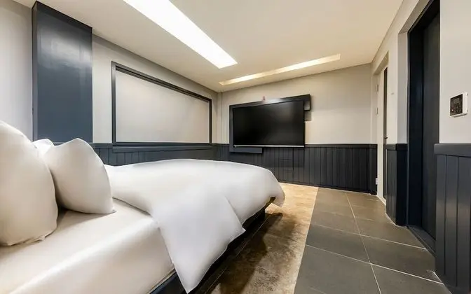 Oda (Deluxe suite A (Netflix available 75-)