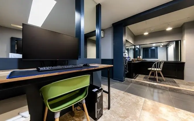 Oda (Deluxe suite A (Netflix available 75-)