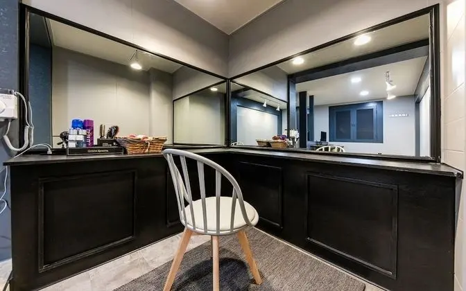 Oda (Deluxe suite A (Netflix available 75-)