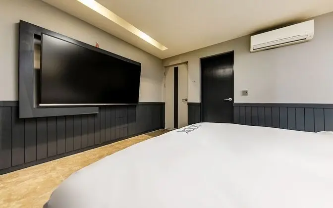 Oda (Deluxe suite A (Netflix available 75-)