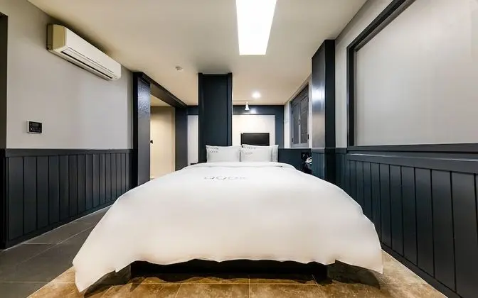 Oda (Deluxe suite A (Netflix available 75-)