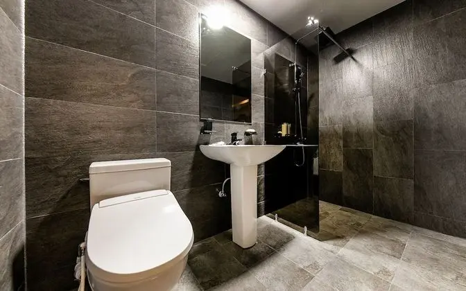 Oda (Deluxe suite A (Netflix available 75-)