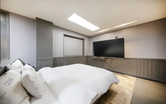 Oda (Deluxe suite A (Netflix available 75-)