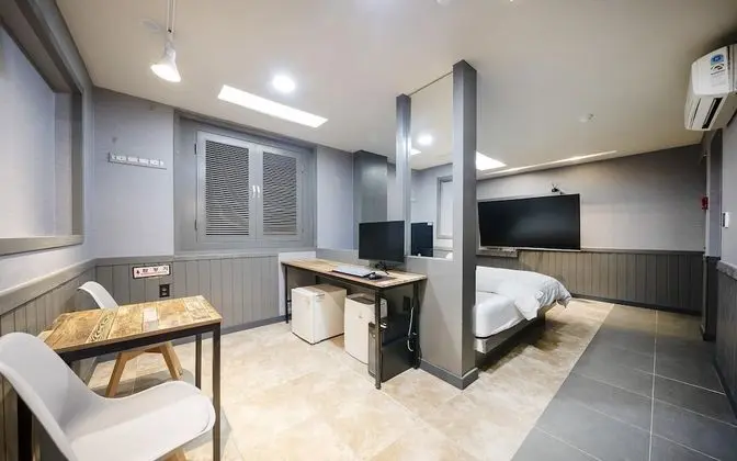 Oda (Deluxe suite A (Netflix available 75-)