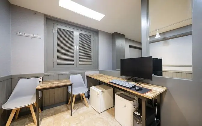 Oda (Deluxe suite A (Netflix available 75-)