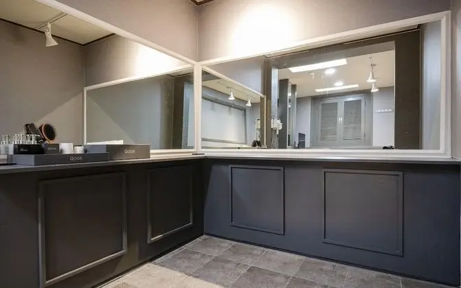 Oda (Deluxe suite A (Netflix available 75-)