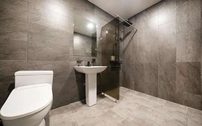 Oda (Deluxe suite A (Netflix available 75-)