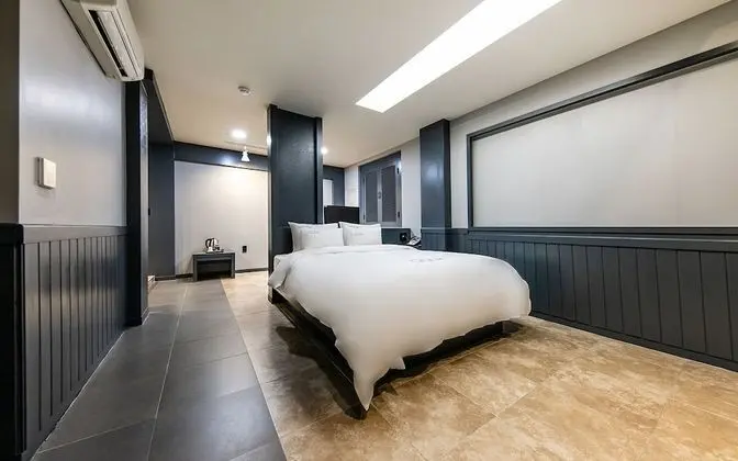 Oda (Deluxe suite A (Netflix available 75-)