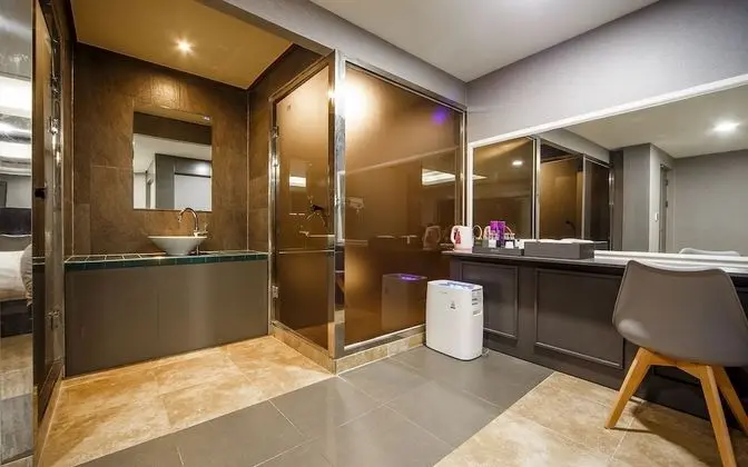 Oda (Special Room B (Netflix 75inch TV Air)