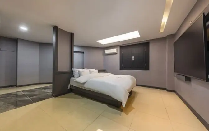 Oda (Special Room B (Netflix 75inch TV Air)