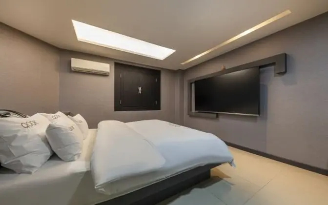 Oda (Special Room B (Netflix 75inch TV Air)