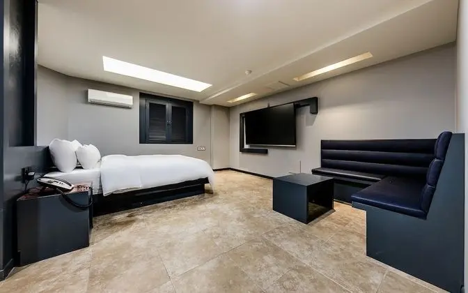 Oda (Special Room B (Netflix 75inch TV Air)