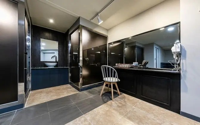 Oda (Special Room B (Netflix 75inch TV Air)