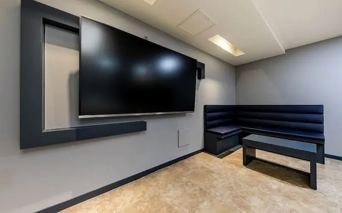 Oda (Special Room B (Netflix 75inch TV Air)