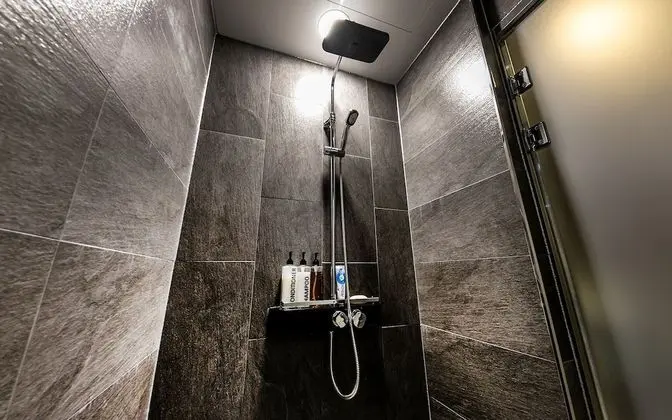 Oda (Special Room B (Netflix 75inch TV Air)