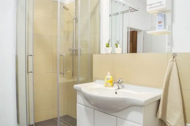 Daire, 2 Yatak Odası, Avlu Manzaralı
